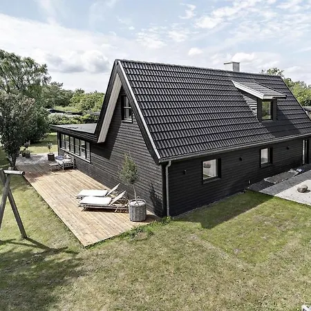 Cozy Vacation Very Close To The